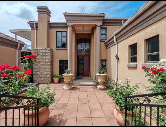 4 BEDROOM HOUSE FOR SALE IN THREE RIVERS EAST